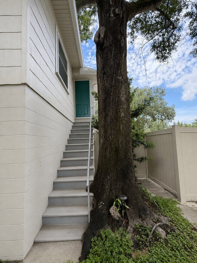 Building Photo - 1614 24th Ave N