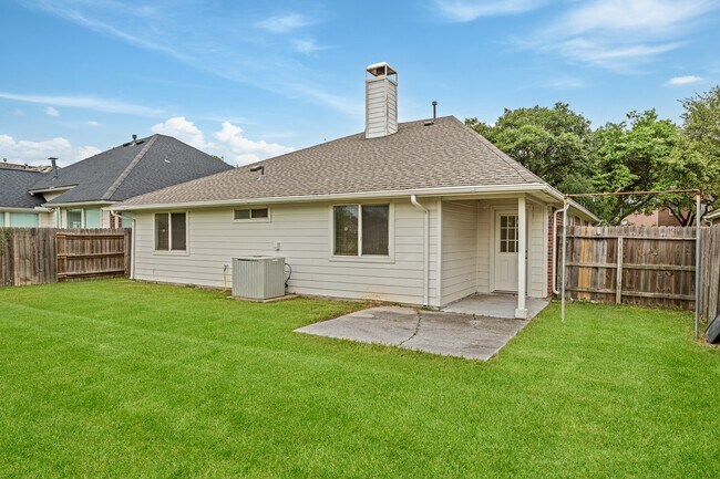 Building Photo - 12335 Shadowvista Dr