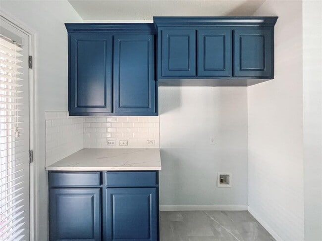 Building Photo - 3917 Bronco Bend Loop