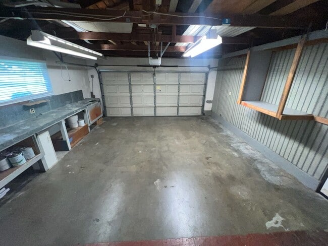 Building Photo - 100 S Allen Dr