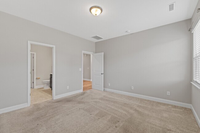 Building Photo - 138 Willow Grove Ln