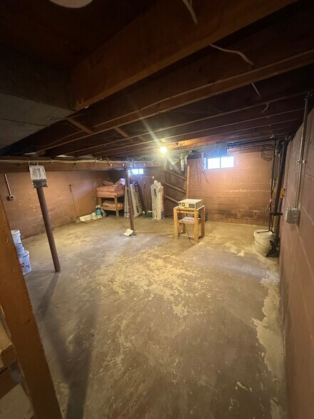 Building Photo - 341 Stevens St