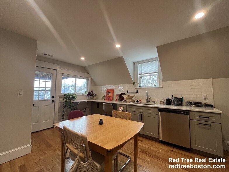 Building Photo - 18 Colberg Ave