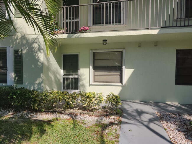 Building Photo - 701-701 Sabal Ridge Cir