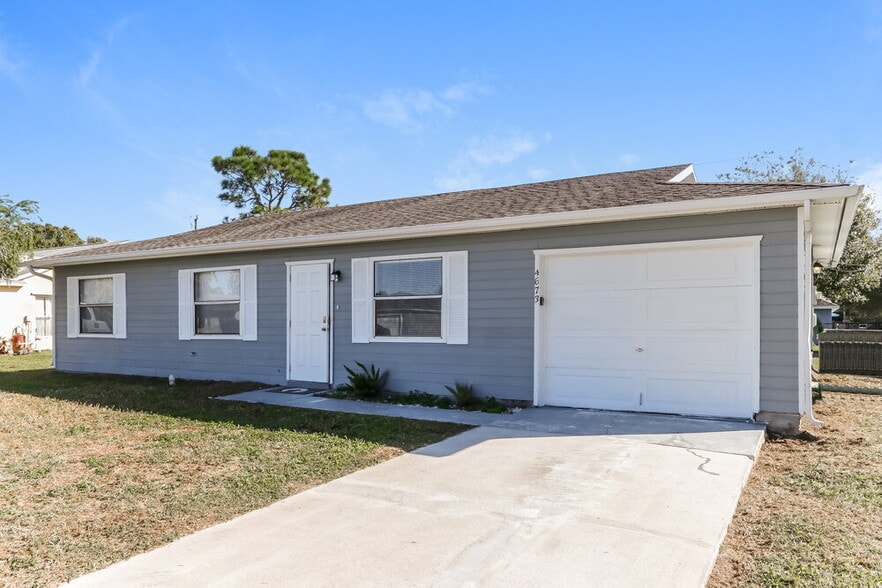 Building Photo - 4673 SW Monaco St