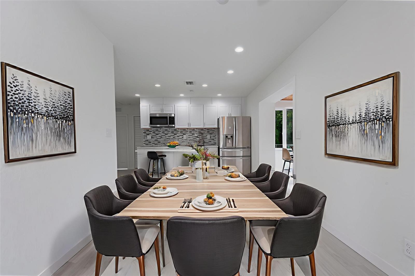 Building Photo - 713 SW 4th Ct