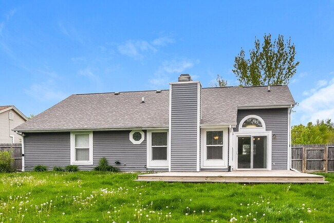 Building Photo - 5453 Vicksburg Dr