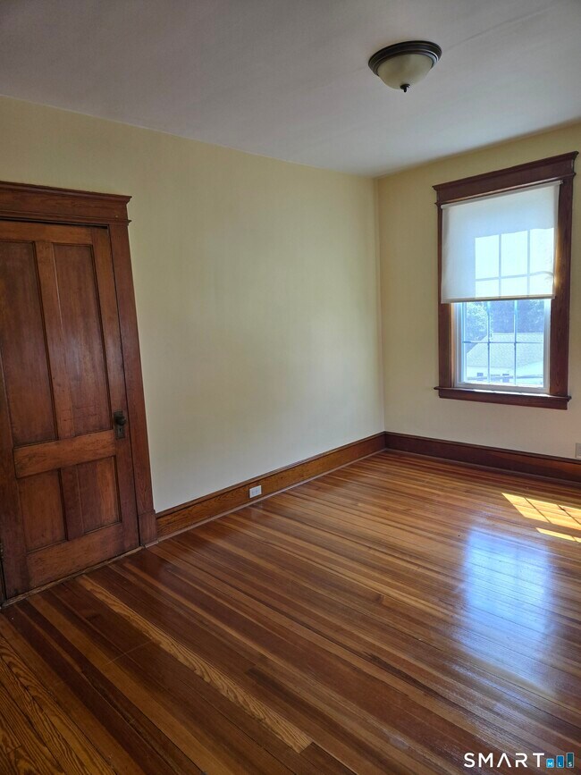 Building Photo - 158 Martone St