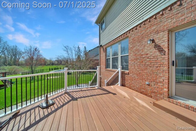 Building Photo - 2565 River Woods Dr N
