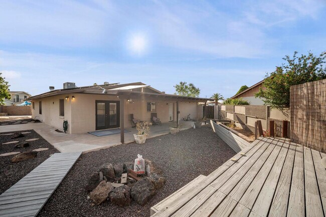 Building Photo - 4515 W Shaw Butte Dr