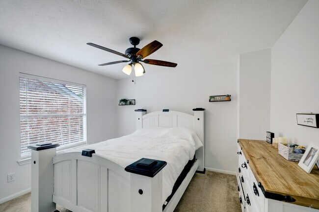 Building Photo - 13710 Wheatbridge Dr