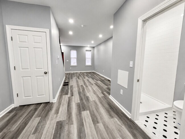 Building Photo - 1446 N Etting St
