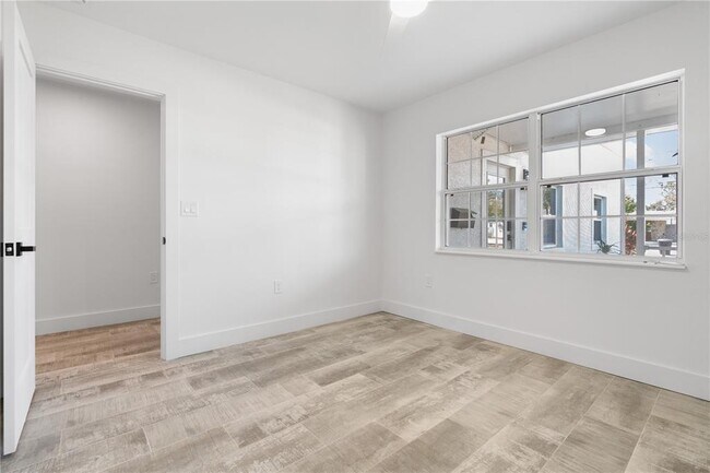 Building Photo - 4543 Carson St NE