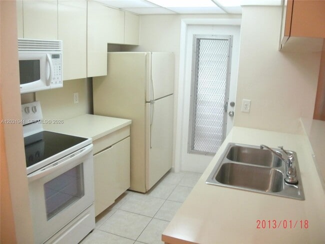 Building Photo - 2700 NE 135th St