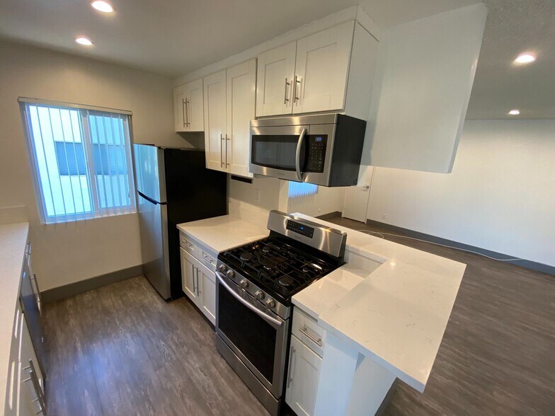 Building Photo - 3611 Mentone Ave