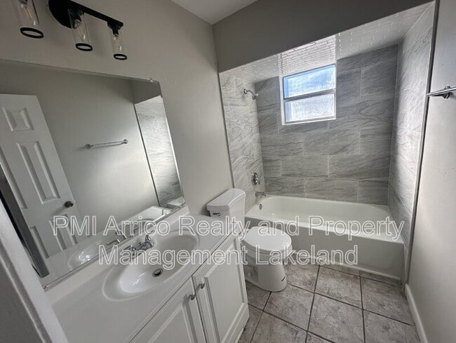 Building Photo - 845 Castle Way