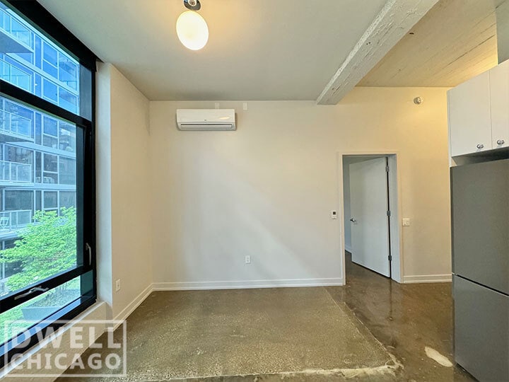 Building Photo - 640 N La Salle Dr