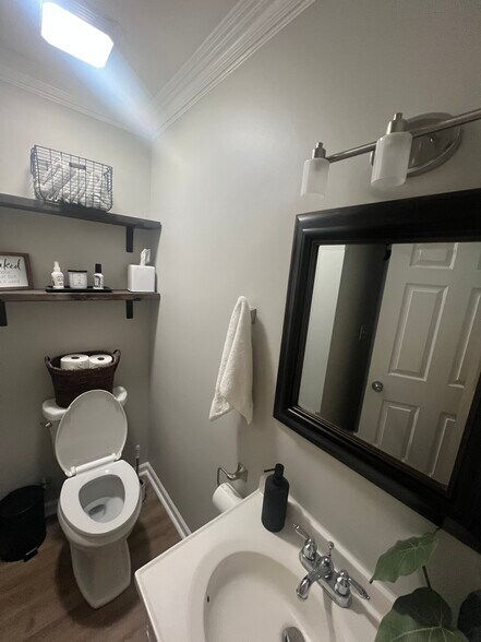 Building Photo - 3327 Glen Hollow Dr