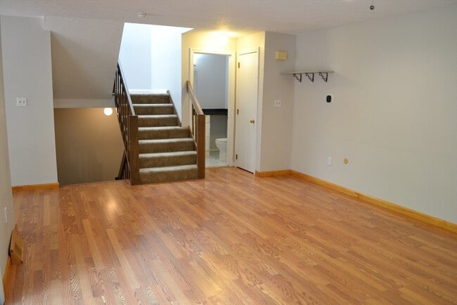 Building Photo - 53 Treetop Park