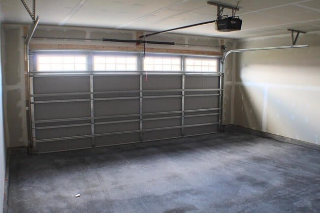 Building Photo - 109 S Peak Dr