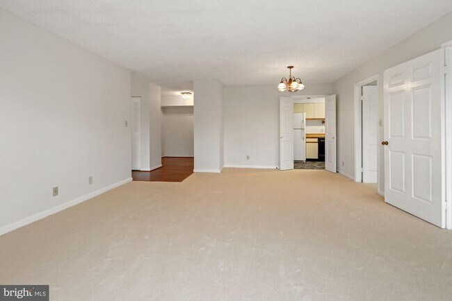 Building Photo - 3800 Powell Ln