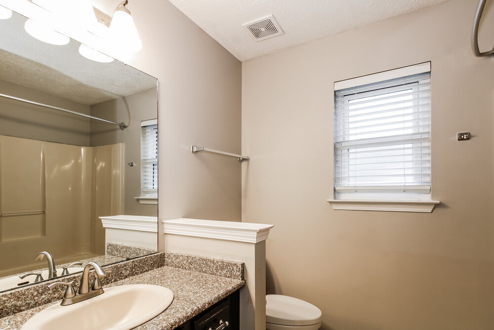 Building Photo - 105 Norma Carol Cove