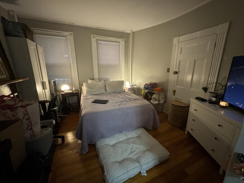 Building Photo - 2 Champney Pl