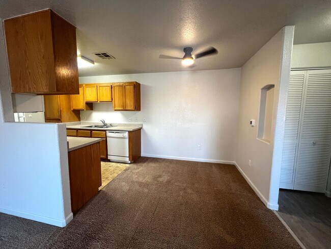 Building Photo - SPACIOUS 2BED/2BATH CONDO * SECOND FLOOR UNIT*