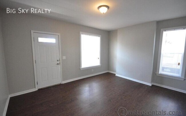 Building Photo - 452 W 3rd Ave