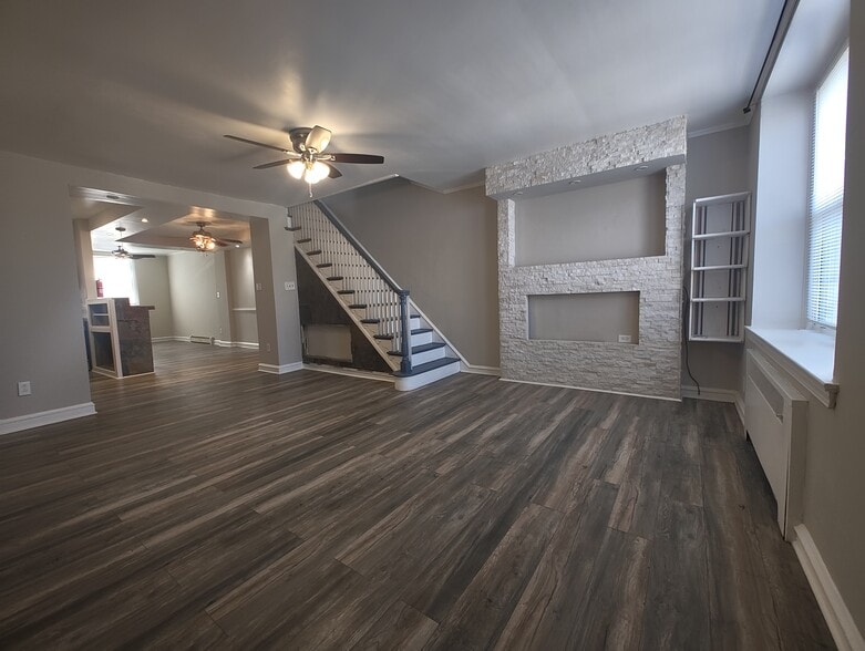 Livingroom - 1624 E Mayland St