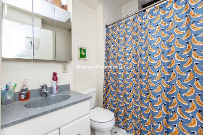 Building Photo - 448 Park Dr