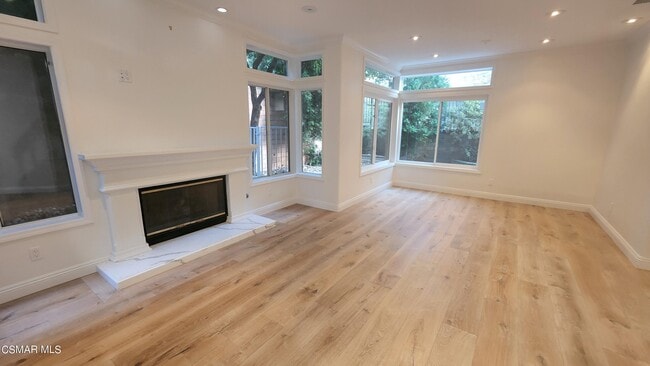 Building Photo - 4932 Barbados Ct