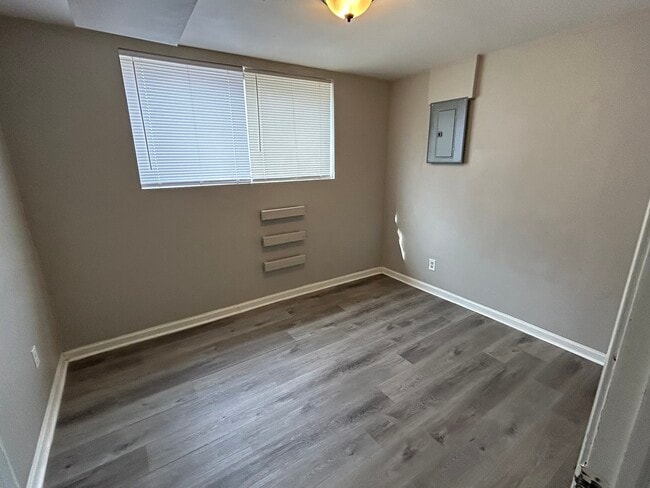 Building Photo - 315 E Rose St