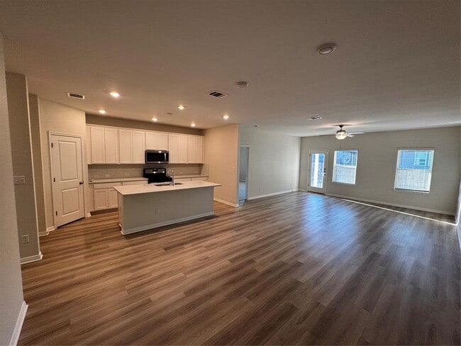 Building Photo - 905 Copper Frond Way