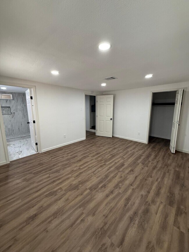 Building Photo - 3905 Fox St