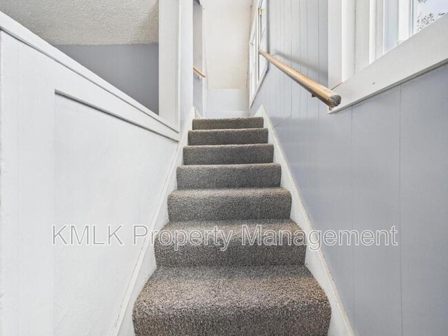 Building Photo - 594 Columbia Ave