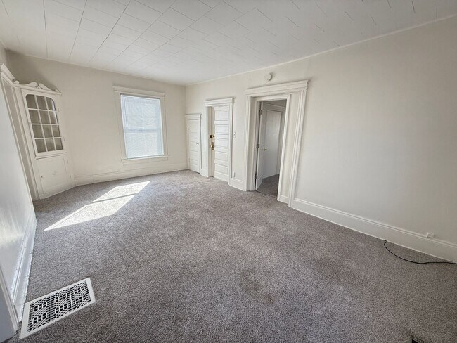 Building Photo - 748 Randolph St