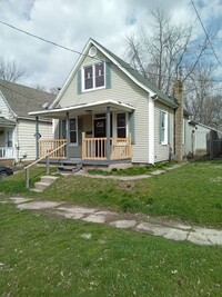 Building Photo - Welcome to this charming 2 bedroom home lo...