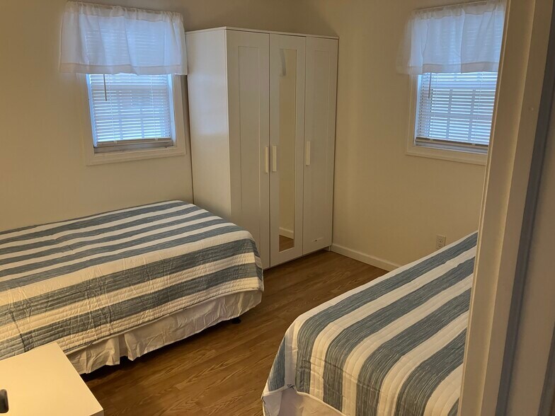 Building Photo - 1922 Baltimore Ave