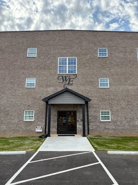 Building Photo - Woodlawn Estates