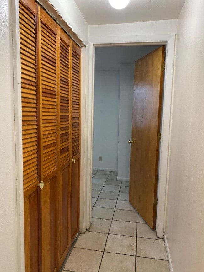 Building Photo - STUDENTS WELCOME! Ranch Home w/ Finished Basement, Fenced Yard and Two Kitchens