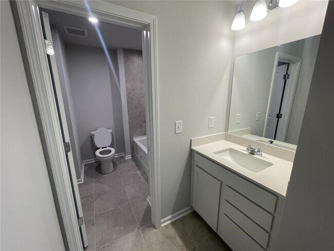 Building Photo - 3156 Morgan Hill Dr SE
