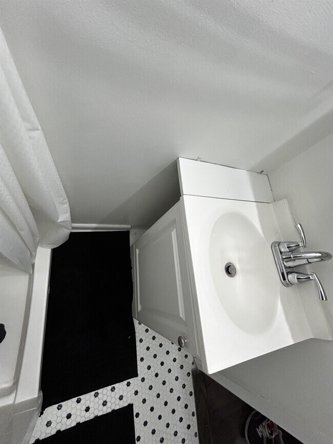 Building Photo - 63 Madison St