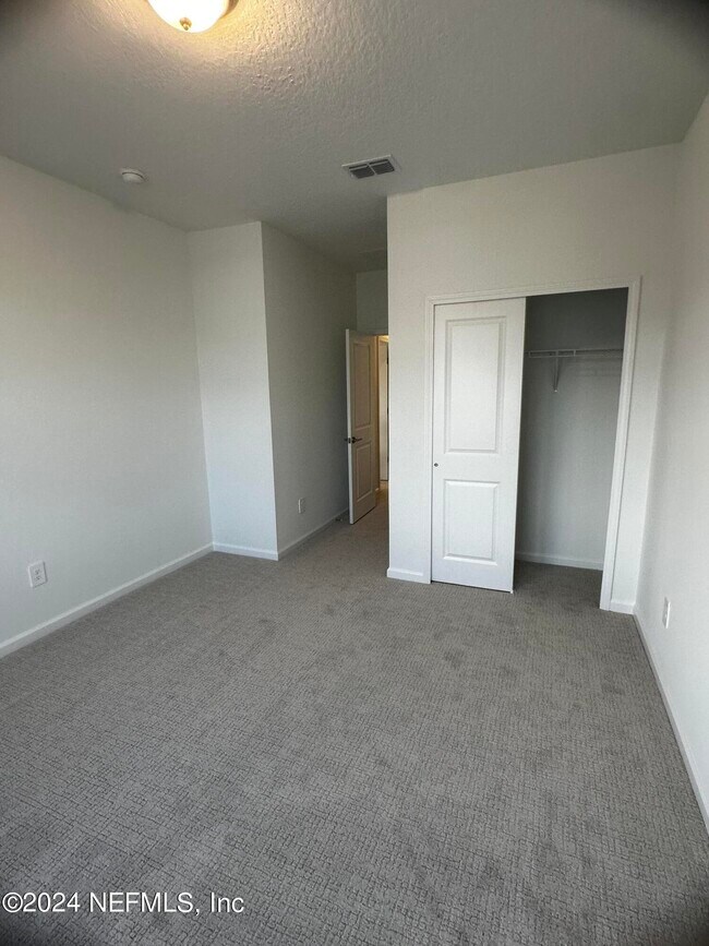 Building Photo - 315 Brandon Lks Dr