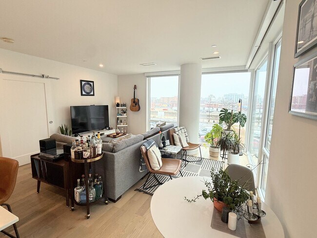 Building Photo - Gorgeous 2BD/2BA Corner Unit in the Heart of Navy Yard | Parking Included