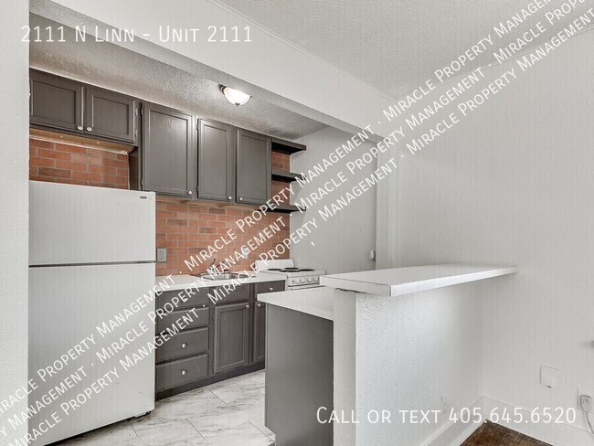 Building Photo - 2111 N Linn-Unit 2111