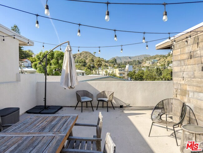 Building Photo - 2111 N Cahuenga Blvd