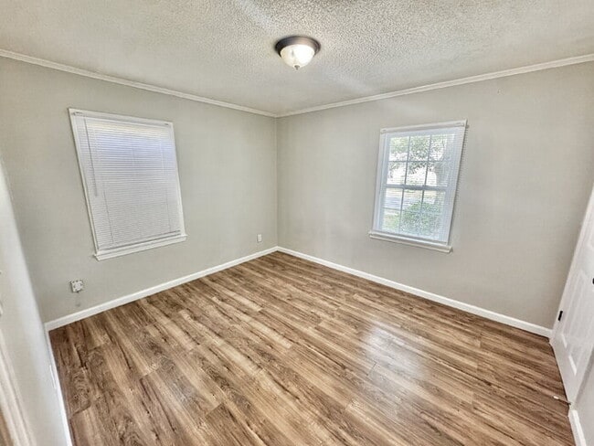 Building Photo - 1711 Coleen Rd