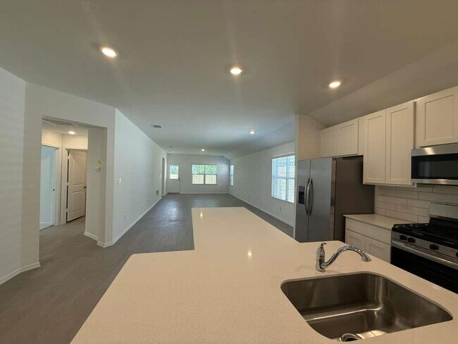 Building Photo - 623 Sormonne Lp