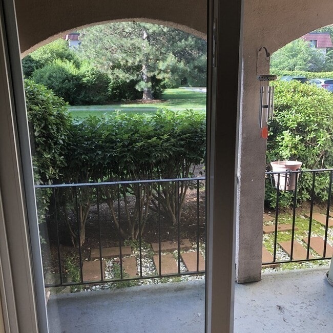 Building Photo - 685 Oak St